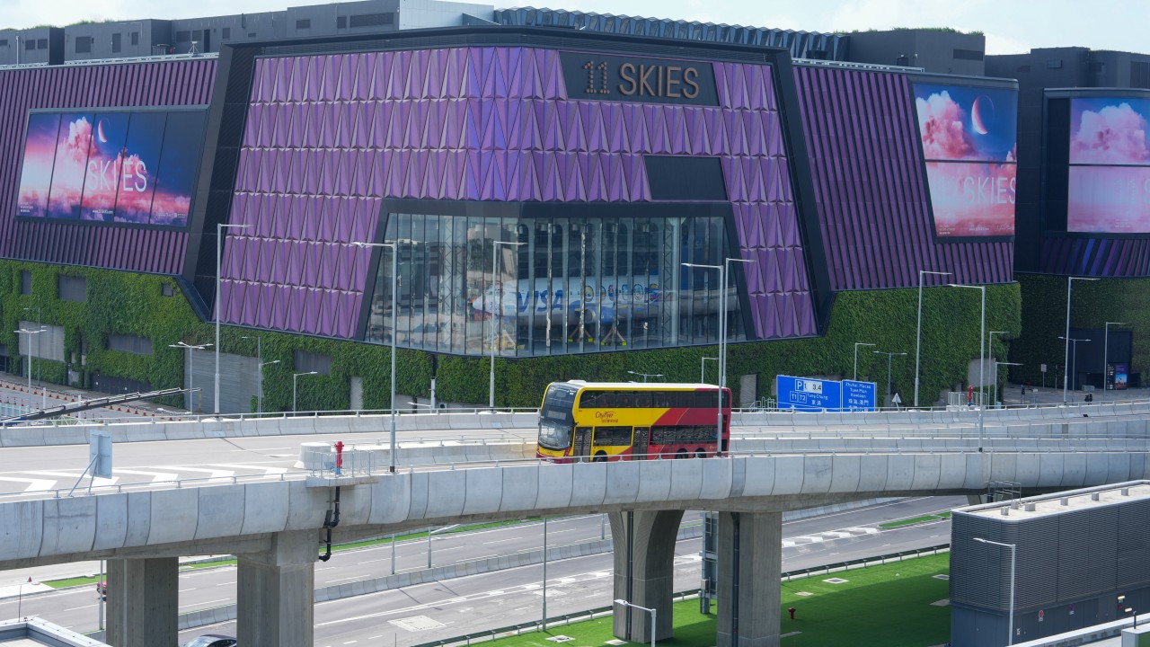 11 Skies: Başarısız Bir Alışveriş Merkezinden Daha Fazlası