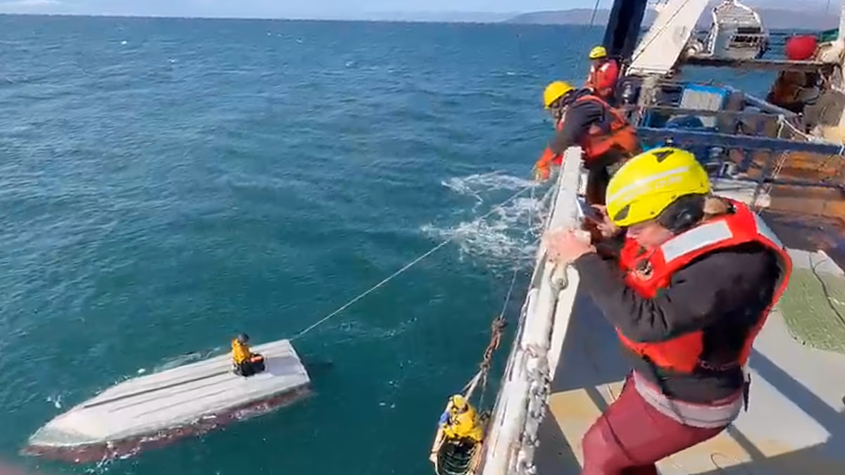 15 Yaşındaki Çocuk Bering Denizi'nde 3 Gün Sonra Kurtarıldı
