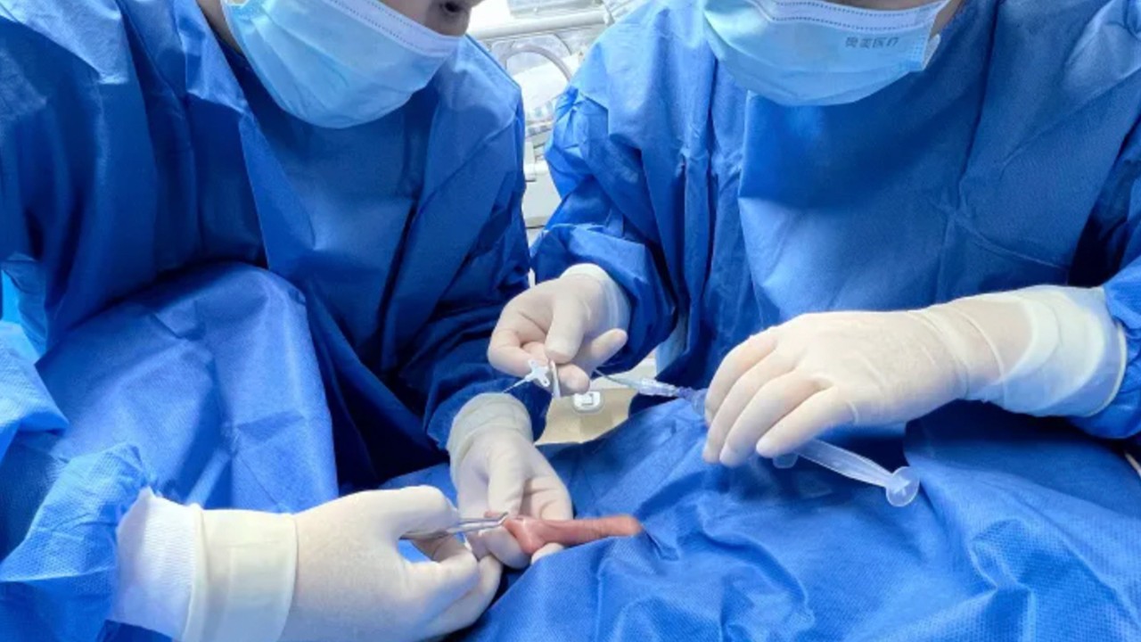 330 gramlık prematüre bebek 105 günde 2,5 kiloya ulaştı