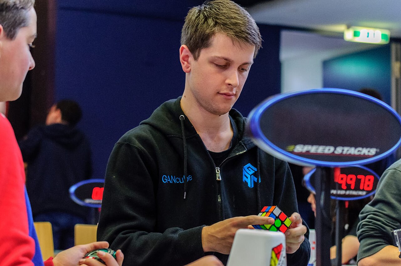 6 Yaşındaki Çocuk 3 Günde İki Kez Rubik Küpü Dünya Rekoru Kırdı