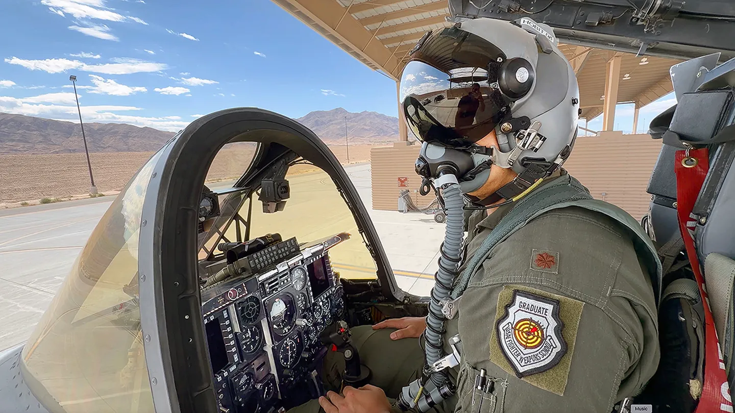 A-10 Warthog Kokpit ve Yürüyüş Turu: Silah Eğitmeniyle Yakından