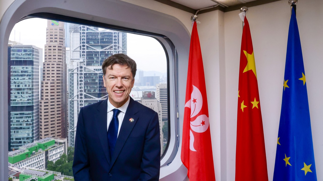 AB ve Hong Kong finansal hizmetler diyaloğu için masada