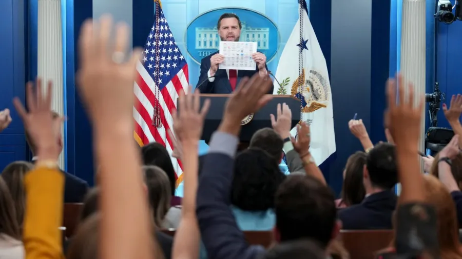 ABD Adalet Bakanlığı'ndan Trump'ın Beyaz Saray medya yasağına destek