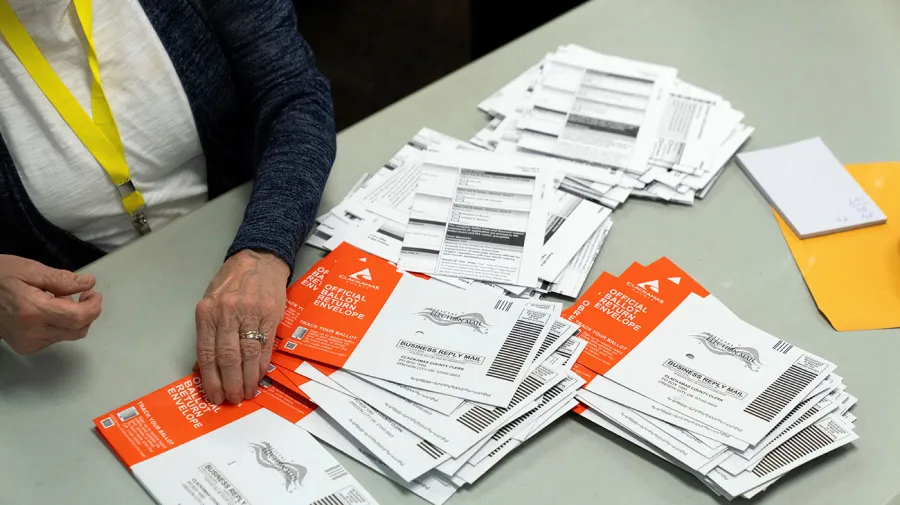 ABD Anketi: Seçmenler Sağlık, Göç ve Ekonomide Demokratlara Güveniyor