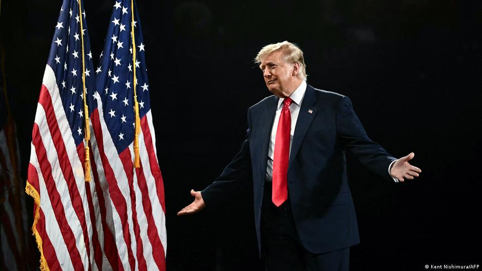 ABD Ara Seçimleri Yaklaşırken Trump'ın Kampanya Taktikleri Alışılmadık ve Maliyetli
