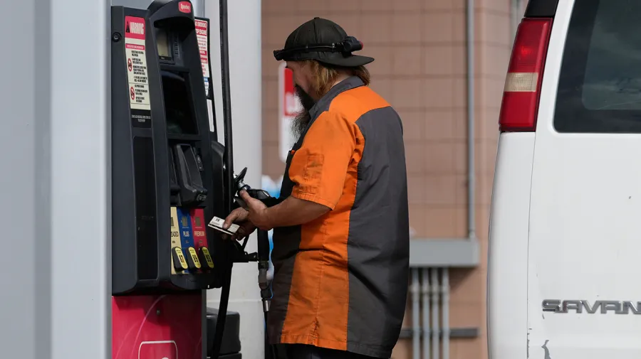 ABD'de Benzin Fiyatları 4,5 Doları Aştı: Vergi İndirimi Çağrıları Yükseliyor