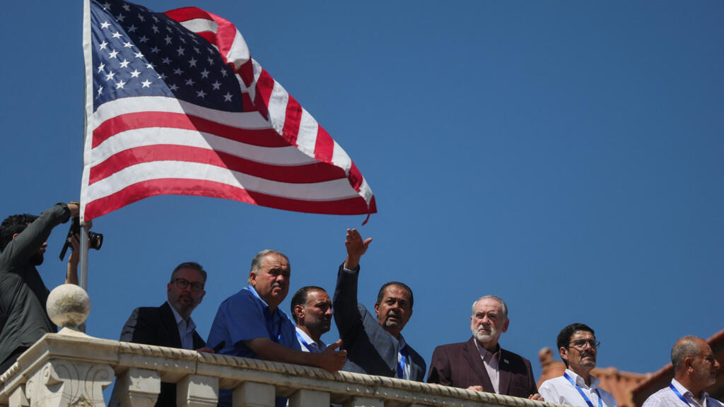 ABD Büyükelçisi Huckabee, Batı Şeria'daki Turmus Ayya Kasabasını Ziyaret Etti