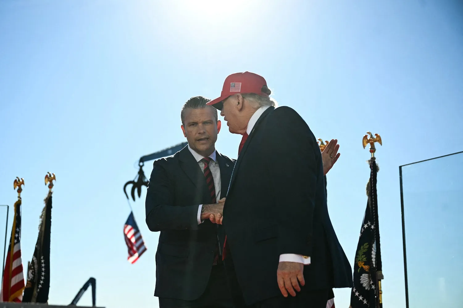 ABD'de Çürüme: Hegseth Planlarından Trump'ın Tiyatrosuna