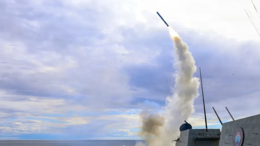 ABD Deniz Kuvvetleri'nden Raytheon'a 22,9 Milyar Dolarlık Tomahawk Füzesi Sözleşmesi