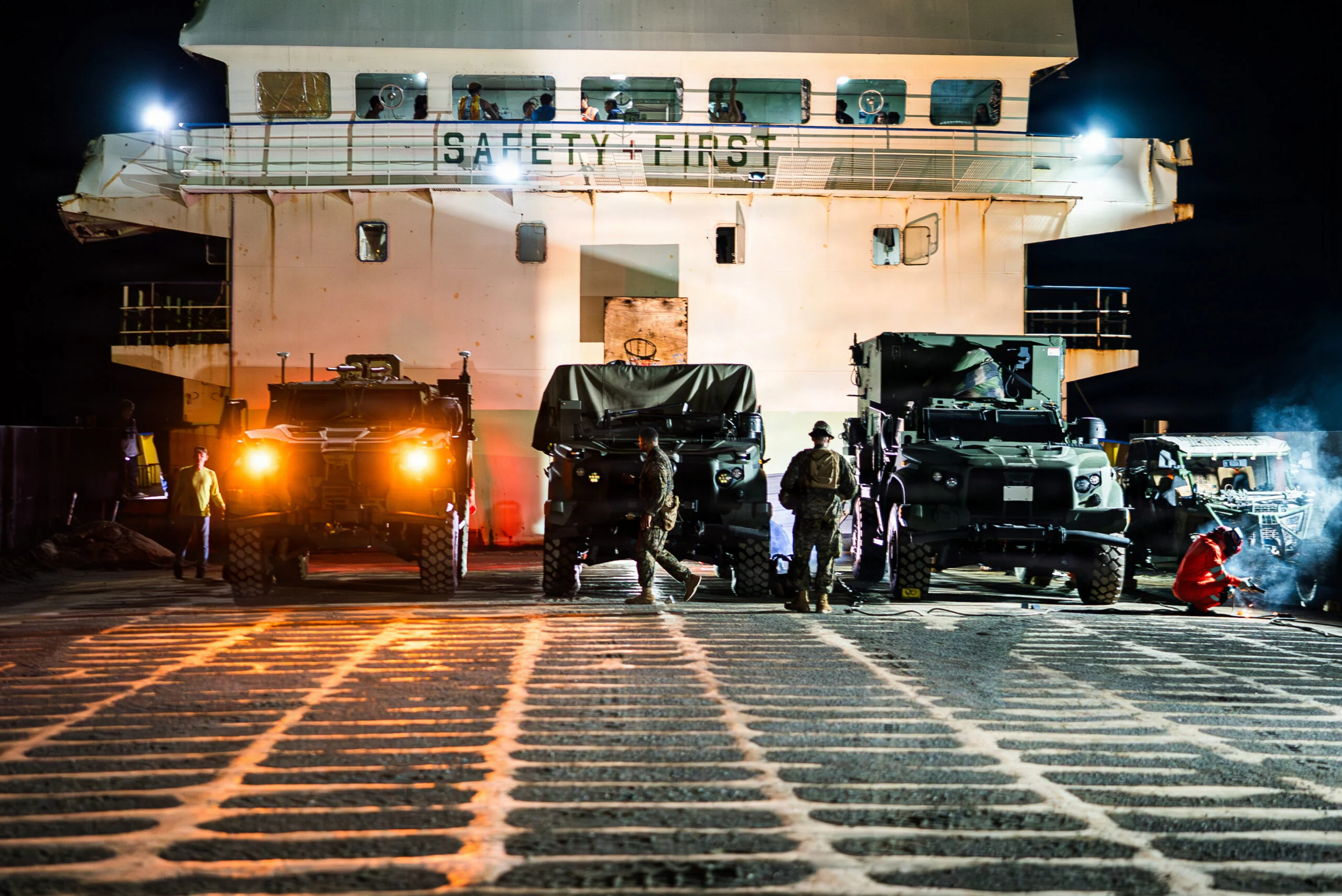 ABD Deniz Piyadeleri Tayvan'a Yakın Adaya Ticari Feribotlarla Füze Sevk Etti