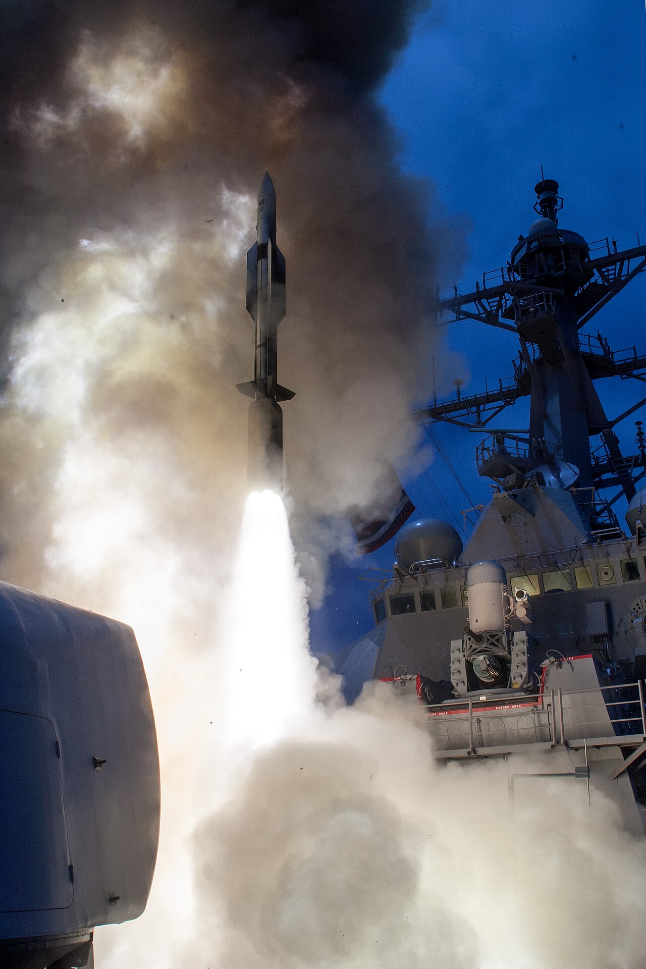 ABD Donanması, Raytheon'a 24,4 Milyar Dolarlık SM-6 Füze Sözleşmesi Verdi