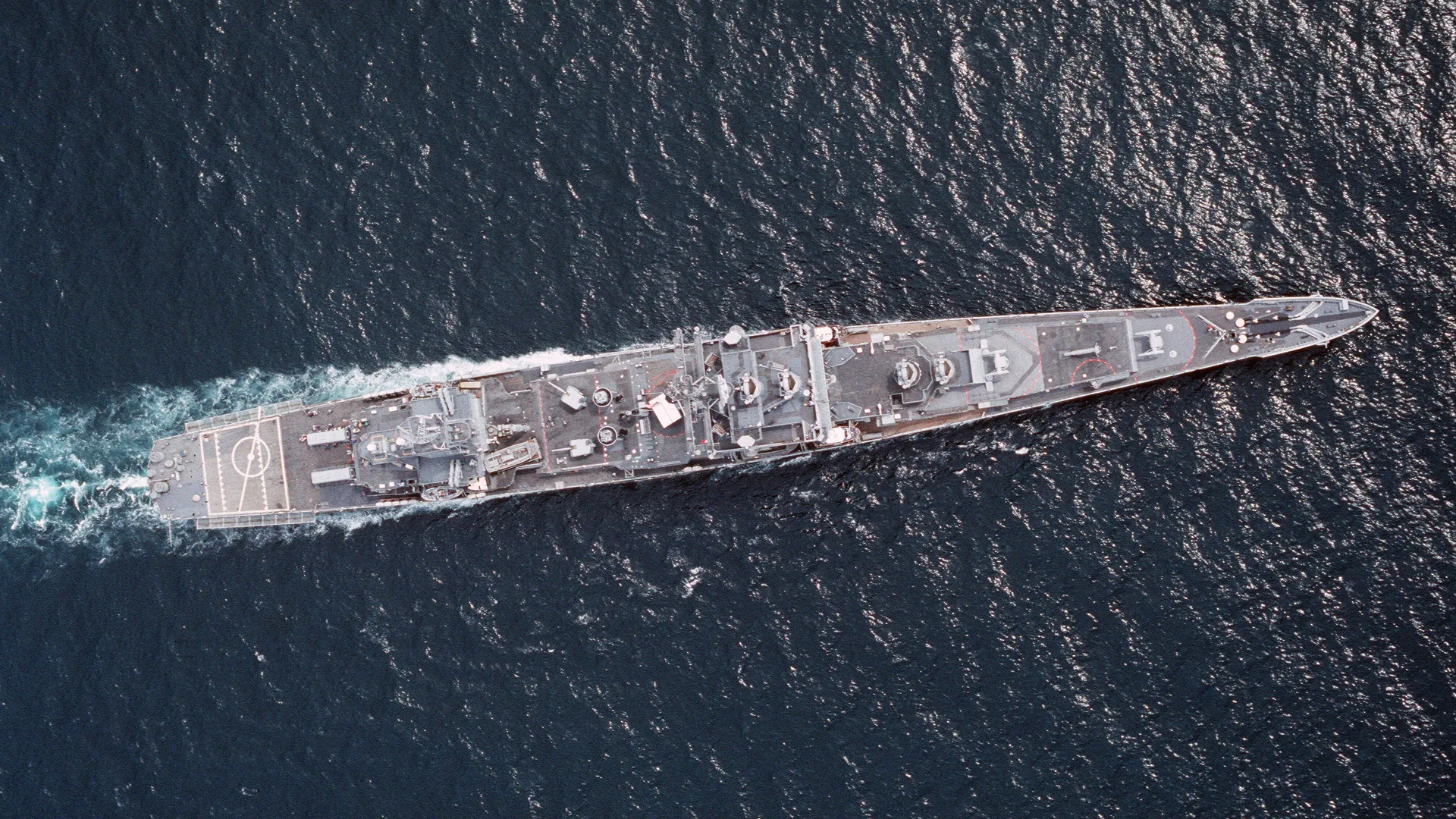 ABD Donanması nükleer güçle çalışan ilk kruvazörü USS Long Beach'i söküyor