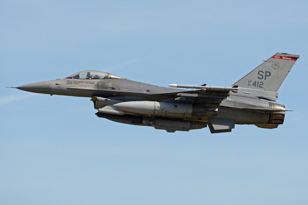 ABD F-16 savaş uçağı Almanya'da düştü