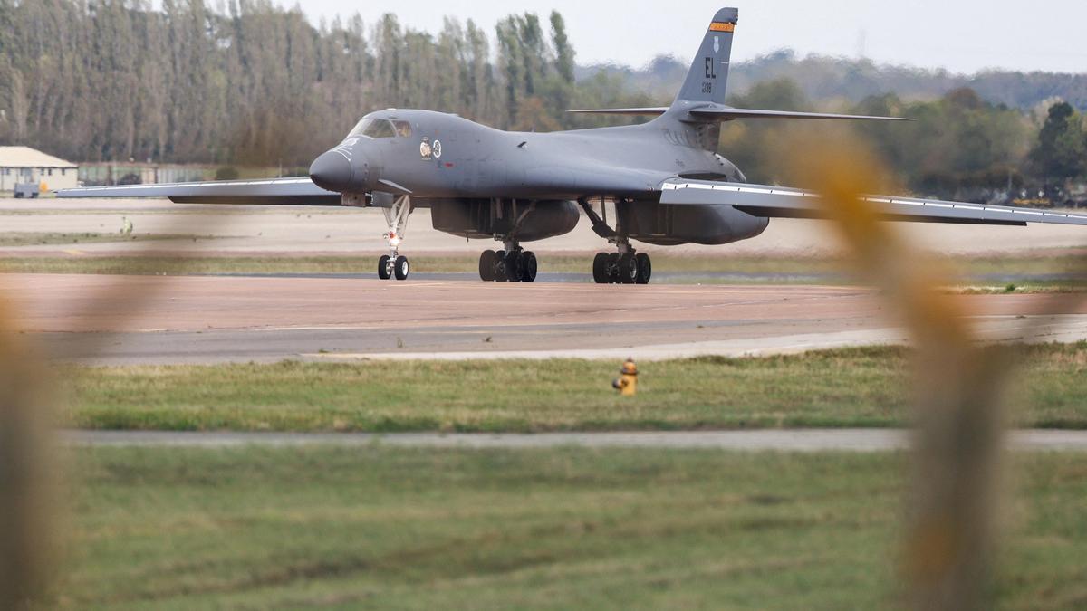 ABD, Fairford Üssü'ndeki Bombardıman Uçaklarını Çekti