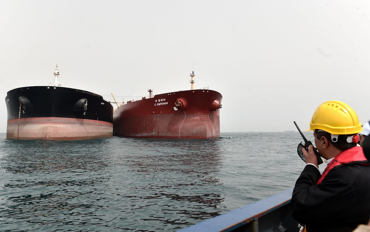 ABD Füzesi İran Petrol Tankerini Vurdu: Harg Adası Yakınlarında Gerilim