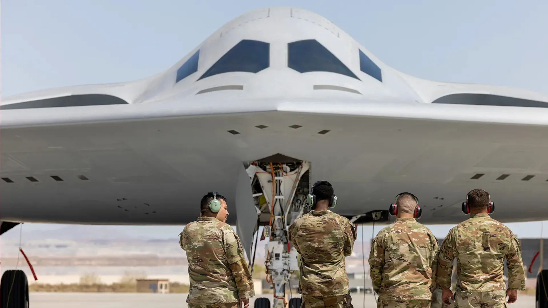 ABD Hava Kuvvetleri B-21 Raider'da Tek Pilot Kararından Vazgeçti