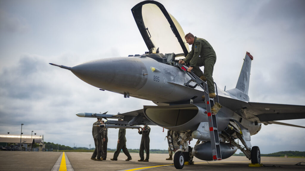 ABD Hava Kuvvetleri F-16 Fırlatma Koltuğu İhalesini Durdurdu