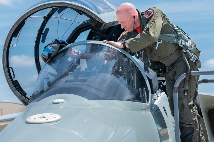 ABD Hava Kuvvetleri İlk T-7 Red Hawk Eğitmen Pilotlarını Yetiştirdi