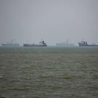 ABD, Hürmüz Boğazı’ndaki saldırılar ardından İran petrol muafiyetlerini iptal etti