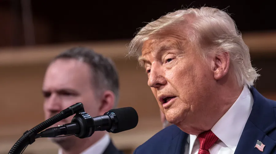 ABD'nin İran'la Geçici Barışı: Şahinler 'Felaket' Diyor, Trump Zorlanıyor