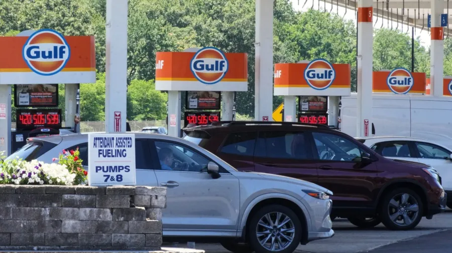 ABD-İran gerilimi petrol fiyatlarını yükseltiyor