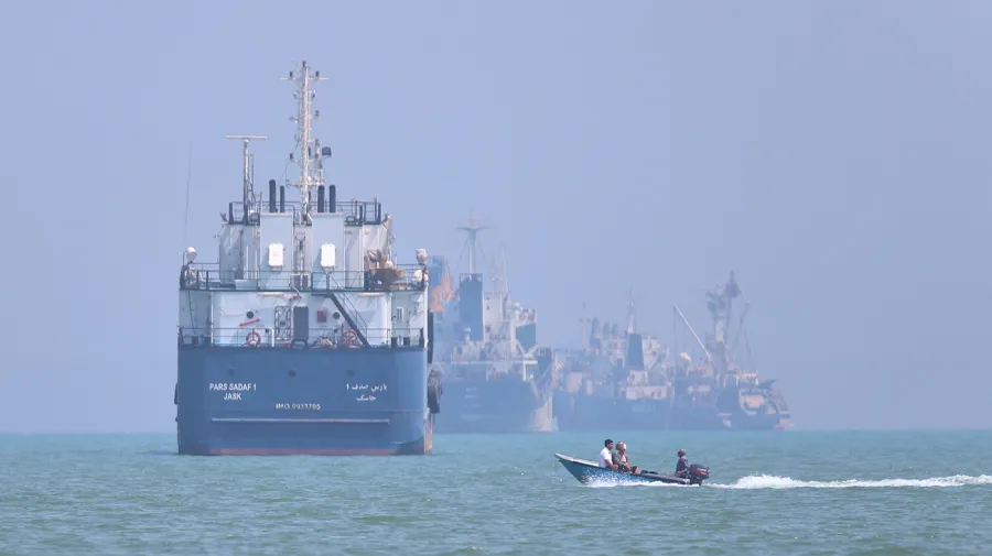 ABD İran limanları ablukasını 'beklemede' tutuyor: Hürmüz gerilimi