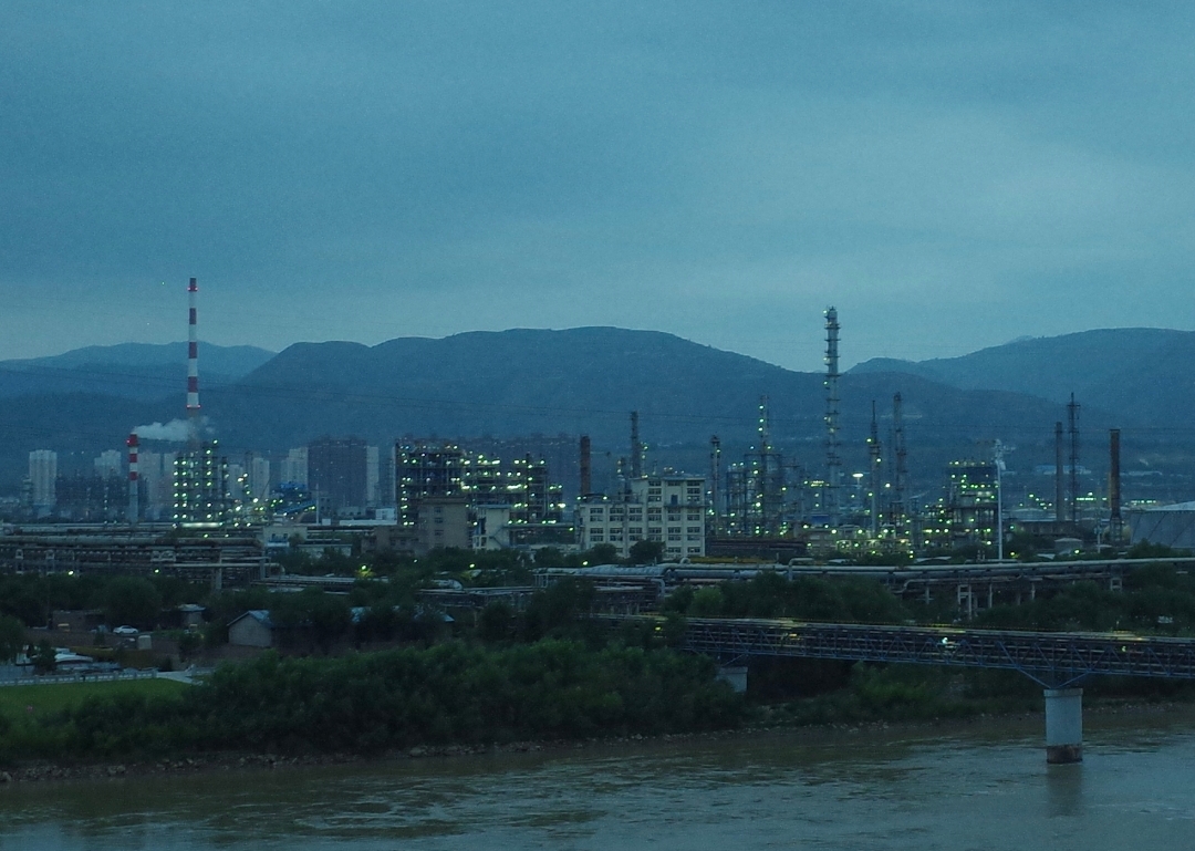 ABD-İran Savaşı Çin'in Petrokimya Fazlasını Eritti