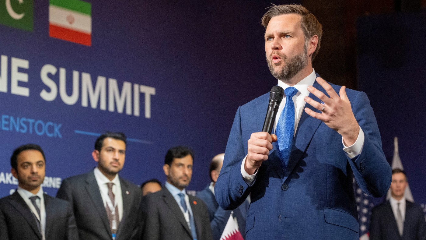 ABD İran'a 'yeni sayfa' için umutlu, Trump bombaları yeniden göndermekle tehdit ediyor
