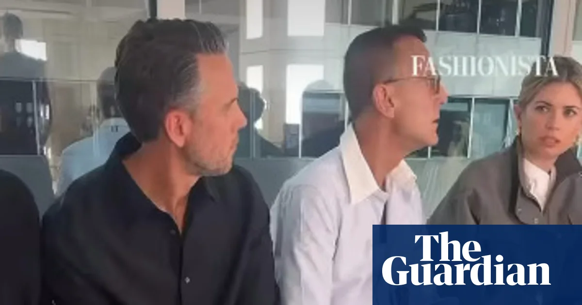 ABD Moda Konseyi CEO'su hayvan hakları aktivistlerini fiziksel olarak engelledikten sonra istifa etti
