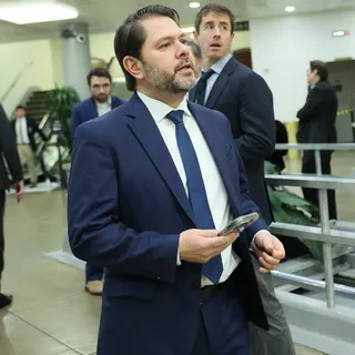 ABD'de Sıcak Gelişme: Senatör Gallego Kampanya Harcamaları Nedeniyle Federal Soruşturma Altında