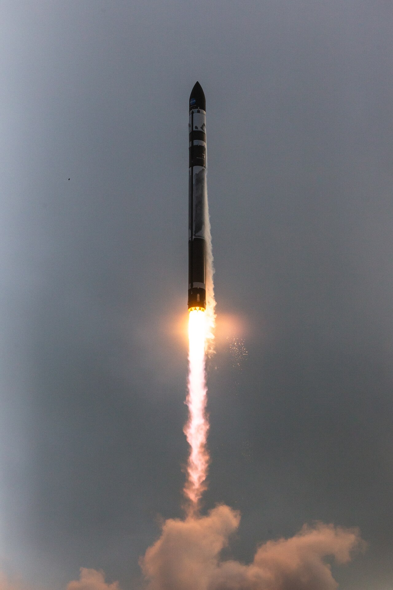ABD, SpaceX'in Uçak Takip Uydusu İhalesinde Üç Küçük Firmayla Anlaştı