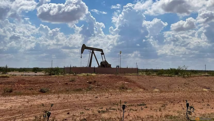 ABD tatili öncesi petrol hafif yükseldi, barış çabaları etkili