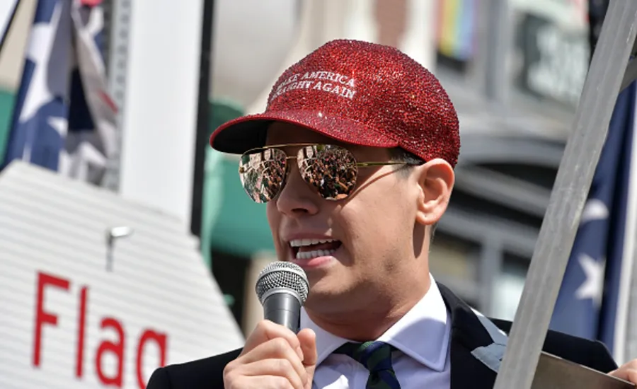ABD Yiannopoulos'u İngiltere'ye Sınır Dışı Etti