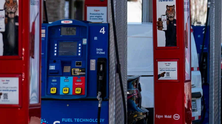 ABD'de benzin fiyatı 4 doların altına indi
