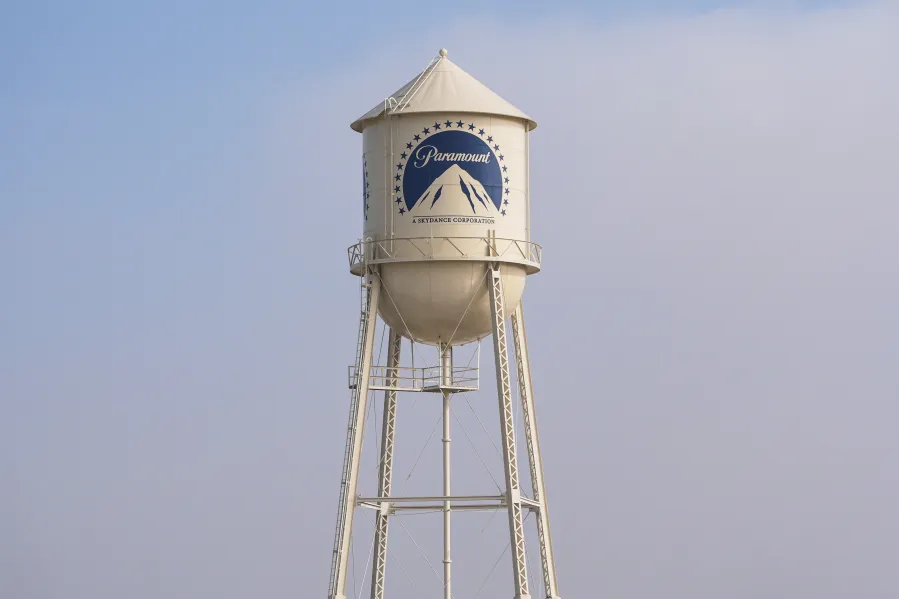 ABD'li senatörler Paramount-Warner Bros birleşmesine güvenlik engeli istiyor