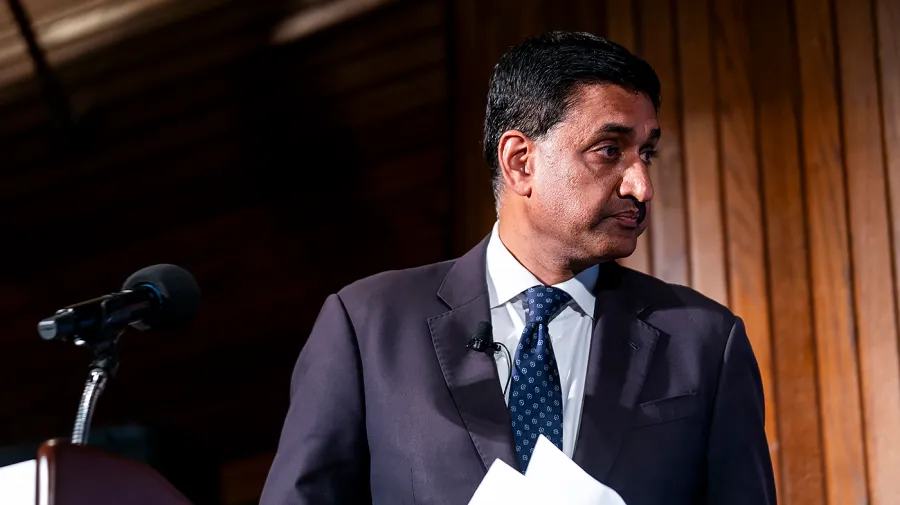 ABD'li vekil Ro Khanna, Maine Senato yarışında verdiği desteği pişmanlıkla anıyor