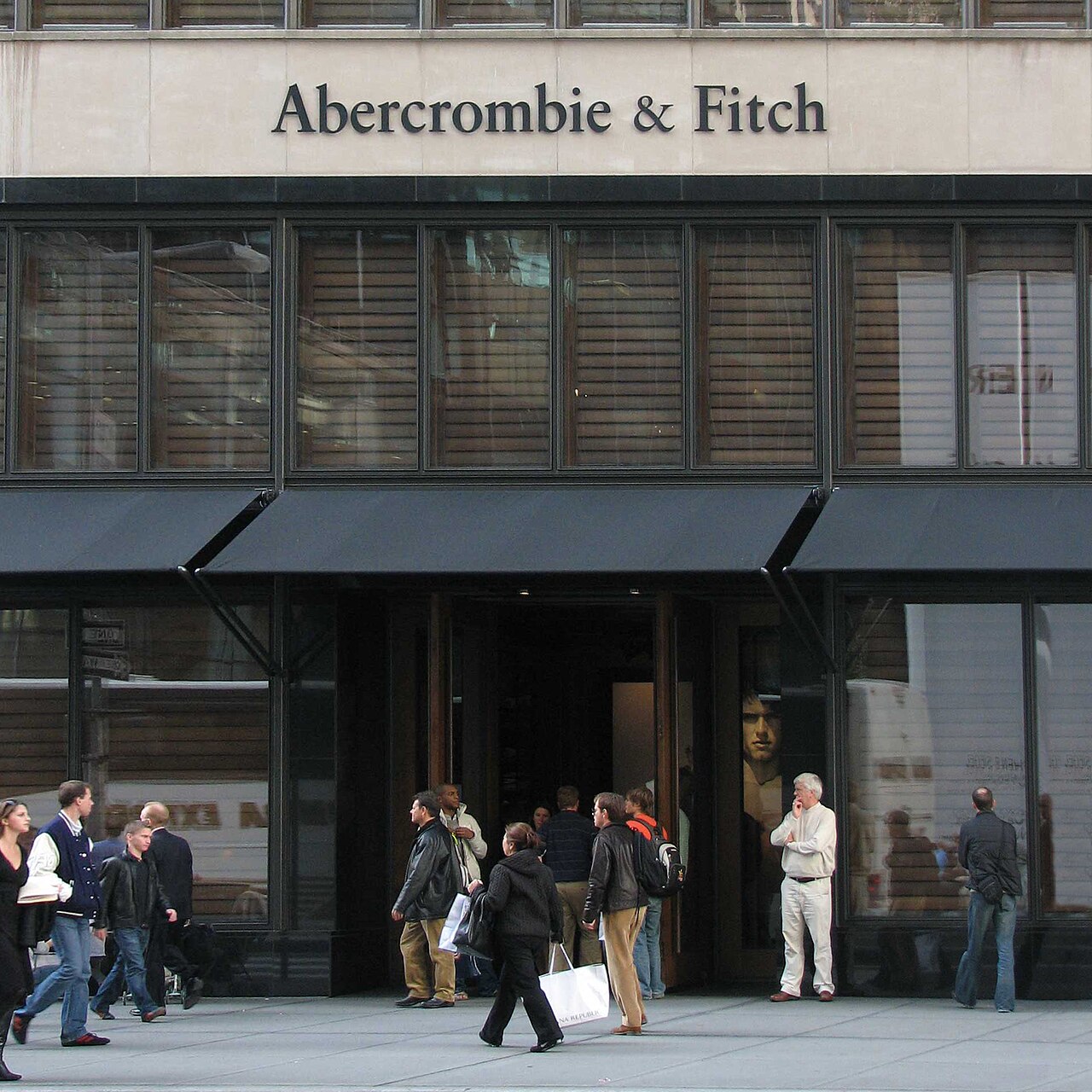 Abercrombie'nin Satış Tahmini Yatırımcıları Sevindirdi