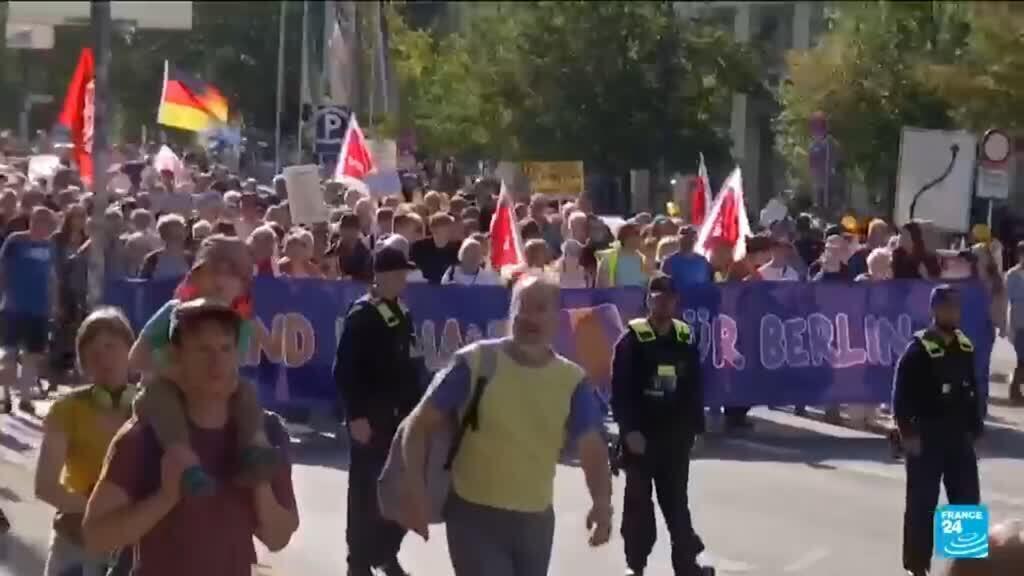 AfD'nin Saksonya-Anhalt zaferi sonrası Almanya'da on binler sokakta