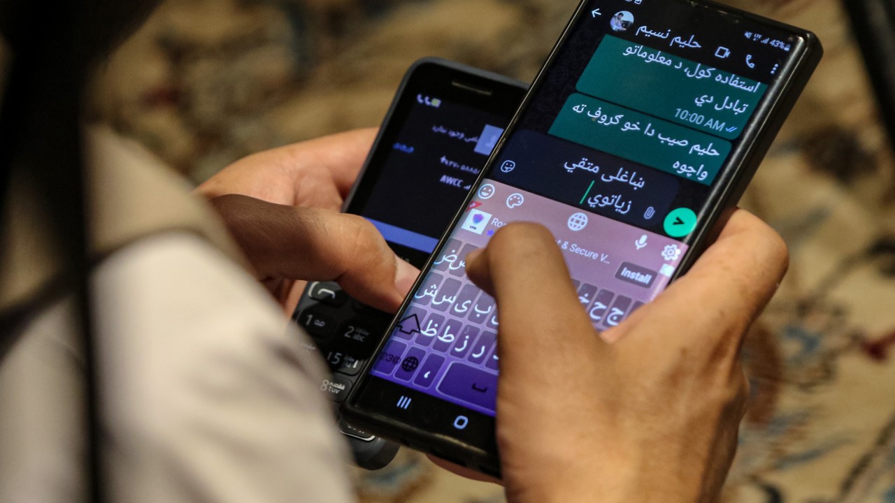 Afganistan’da devlet memurlarına akıllı telefon yasağı: İşten atılma ve hapis cezası kapıda