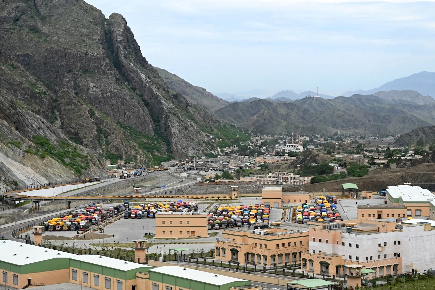 Afganistan-Pakistan Sınırında Kırılgan Sükunet