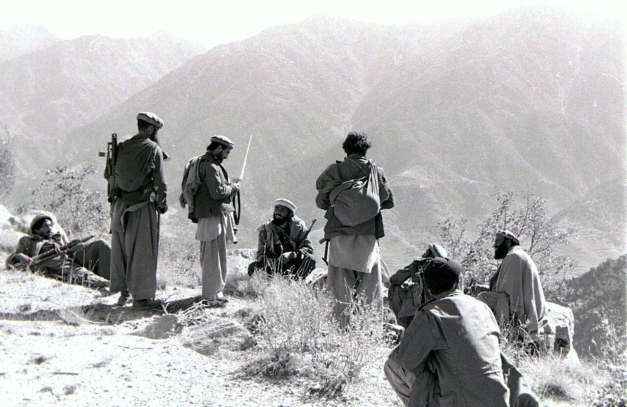 Afganistan'da sel felaketi: Köyü sulara gömen anlar kamerada