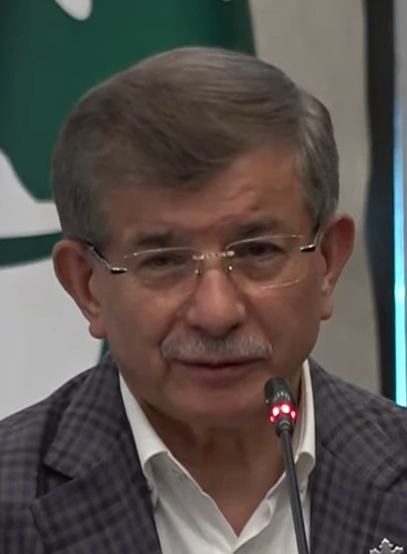 Eski Başbakan Davutoğlu siyasi kariyerini noktaladı