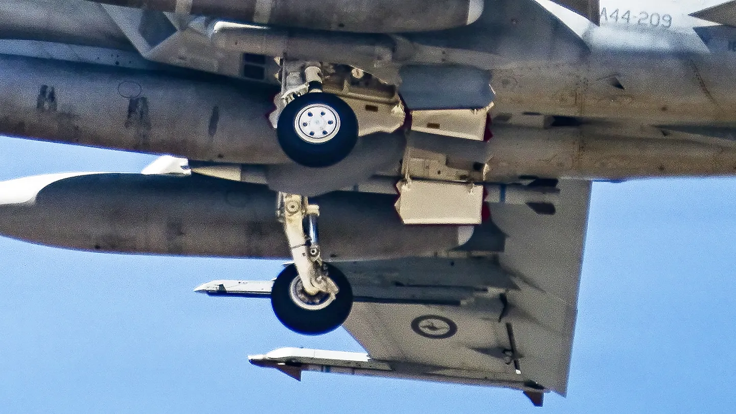 AIM-260 JATM Füzesi Avustralya Super Hornet'te Görüntülendi