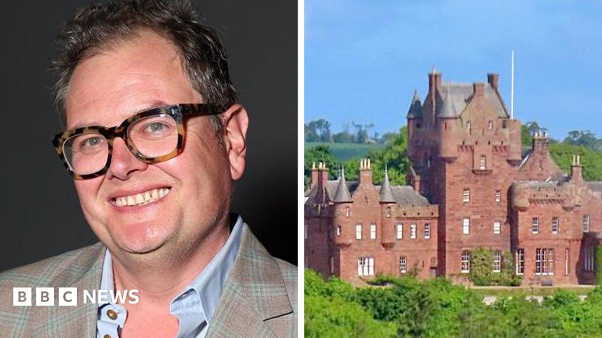 Alan Carr, açık artırmadan kalan beton ineği sahipleniyor