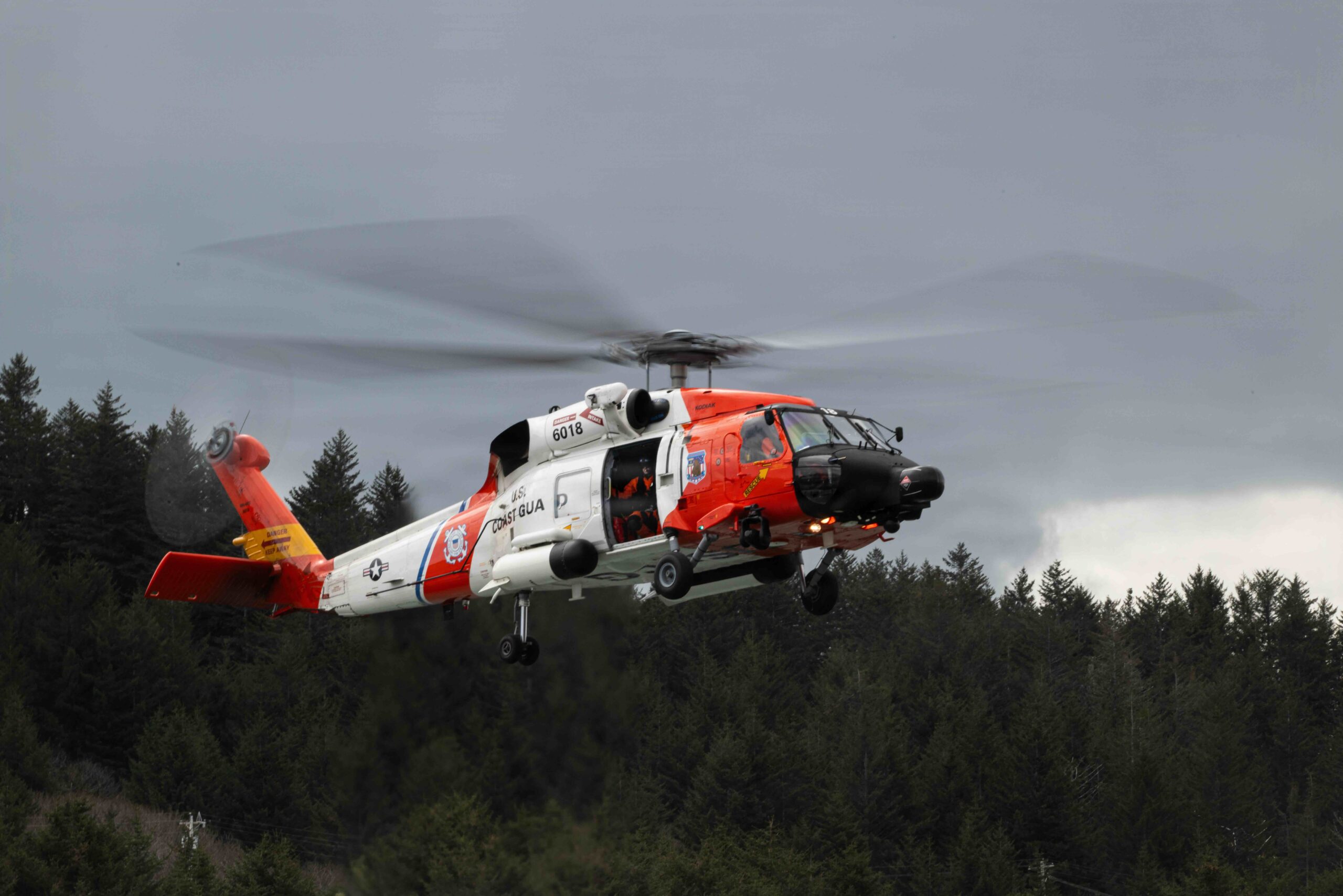 Alaska'da Sahil Güvenlik Helikopteri Düştü: 4 Yaralı Hastaneye Kaldırıldı
