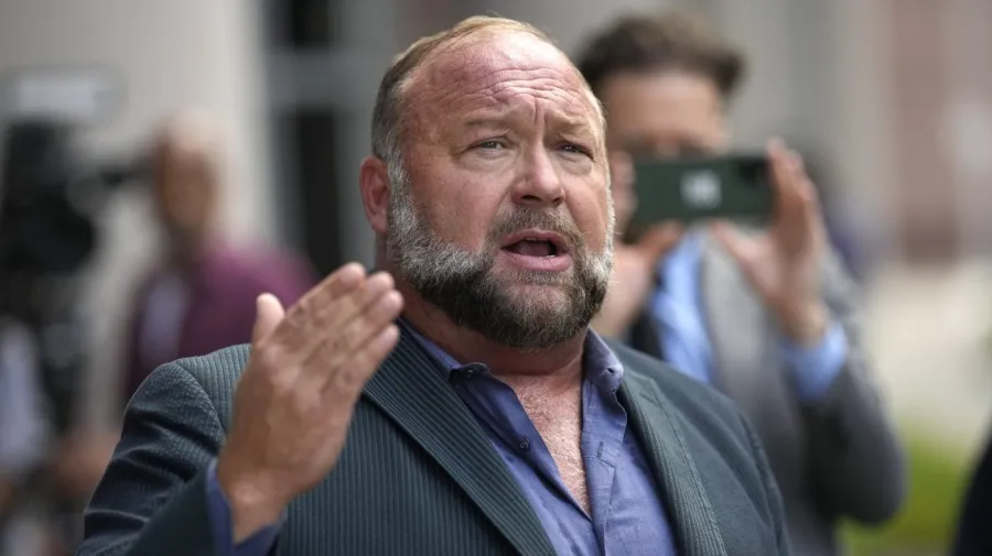 Alex Jones'un Sandy Hook Kararı 50 Milyon Dolardan 1.5 Milyona Düşürüldü