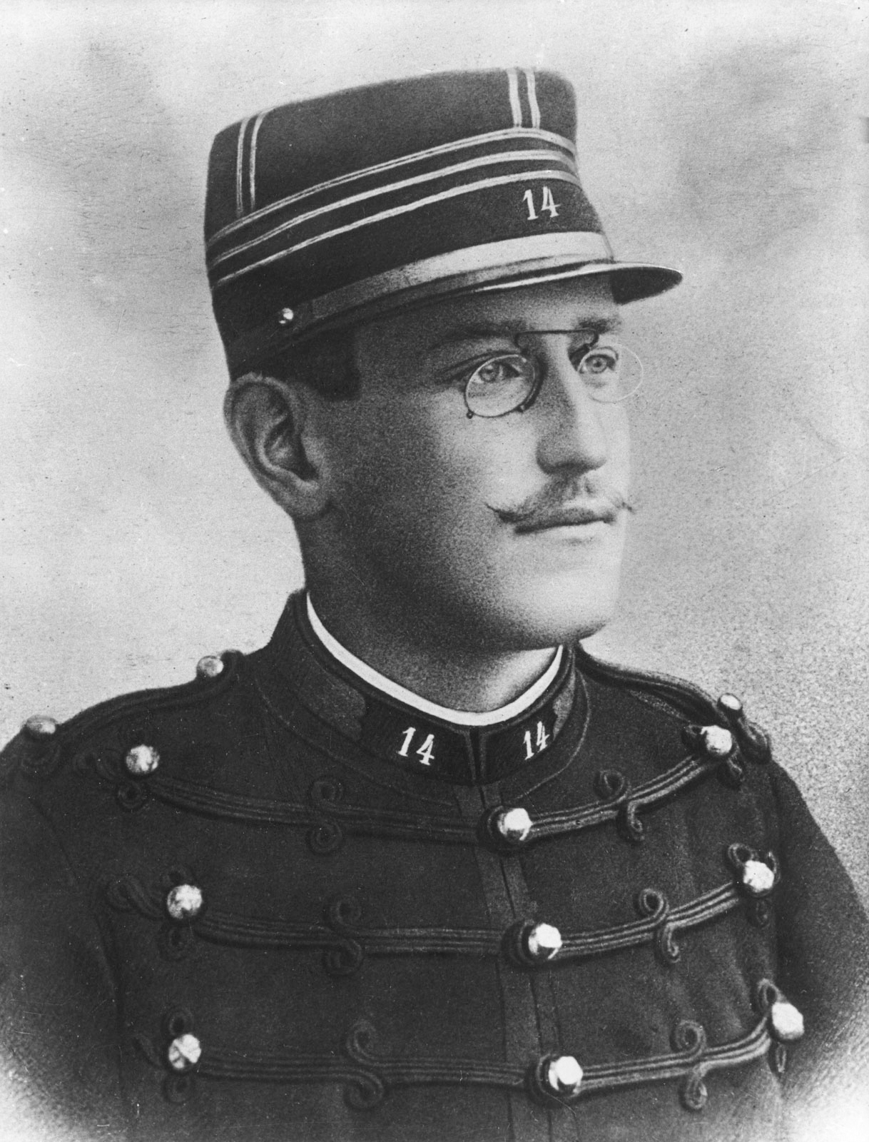 Alfred Dreyfus Heykeli Paris'te Nihayet Kalıcı Yerine Kavuşuyor