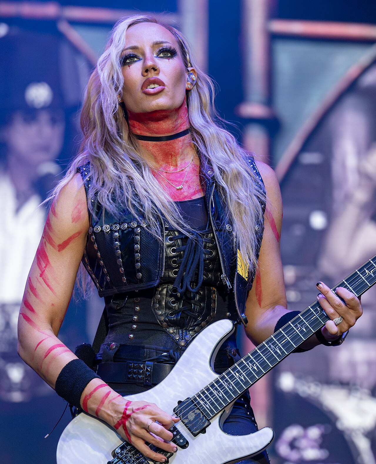 Alice Cooper Gitaristi Nita Strauss Anne Oldu