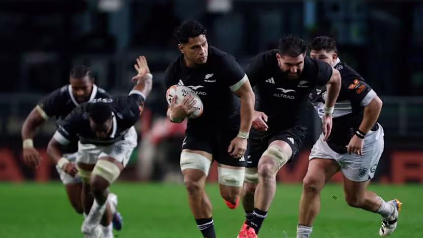All Blacks turu zaferi test maçları için rekabeti artırdı