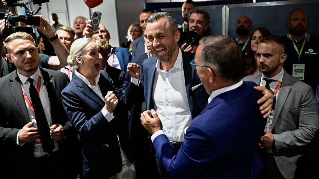 Almanya'da aşırı sağ Saksonya-Anhalt'ta zafer ilan etti